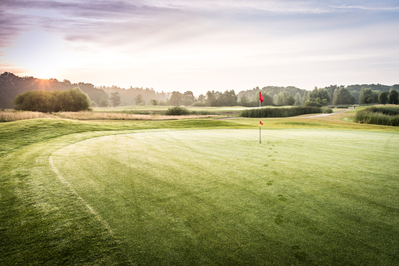 Ein Golfkurs auf der Anlage von Golf Fleesensee.