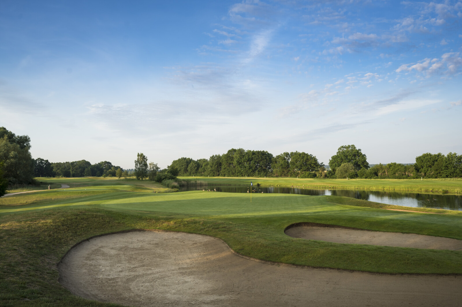 Der Engel & Völkers Course am Fluss.