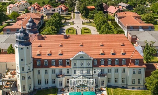 Außenansicht vom Schlosshotel Fleesensee in Göhren-Lebbin