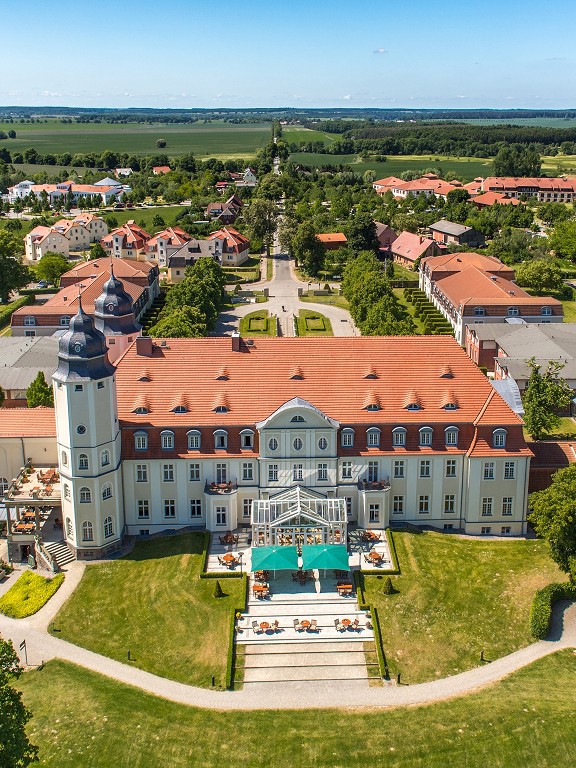 Außenansicht vom Schlosshotel Fleesensee in Göhren-Lebbin