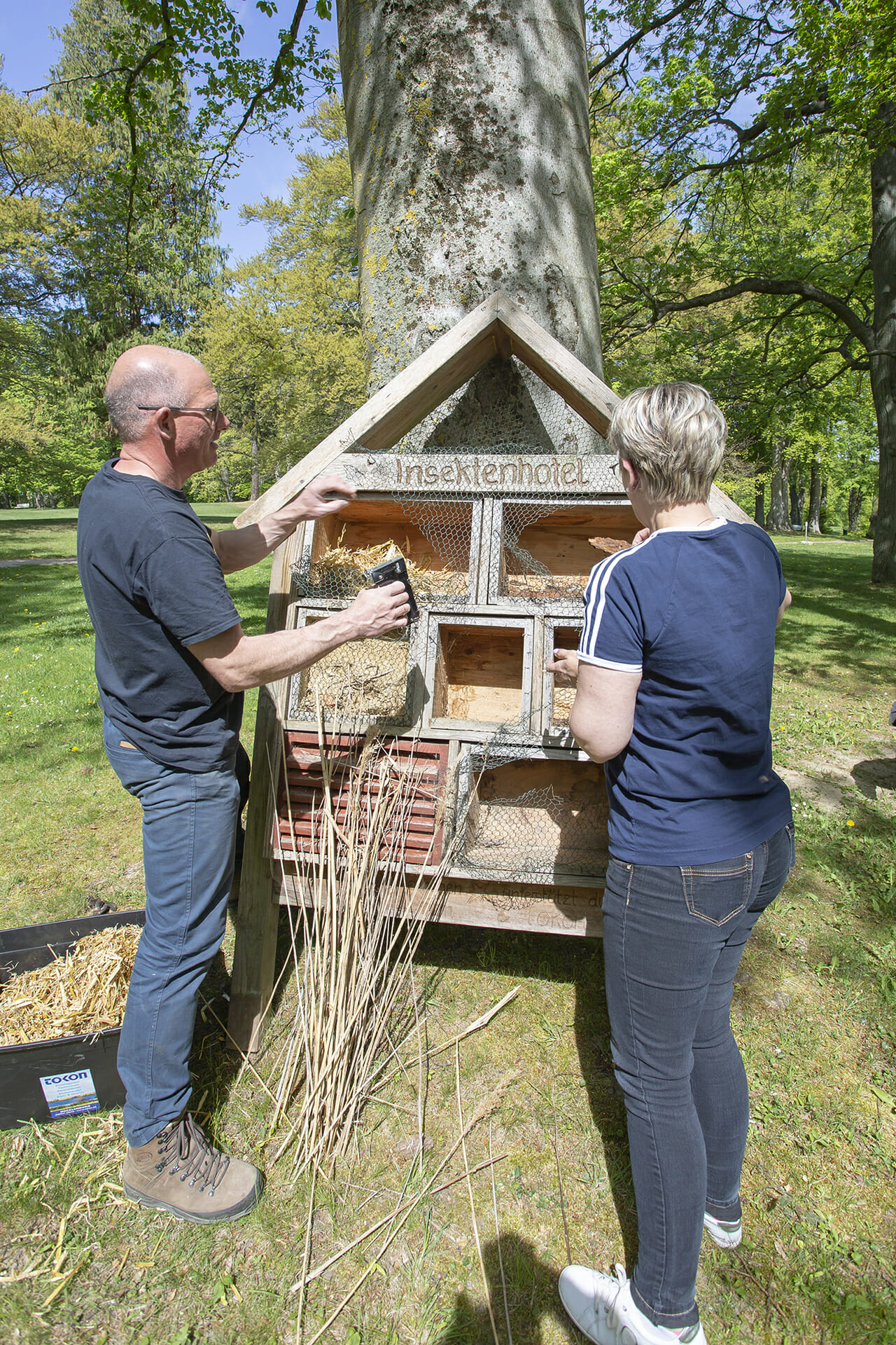 Das Insektenhotel im Schlosspark des Schlosshotels Fleesensee.