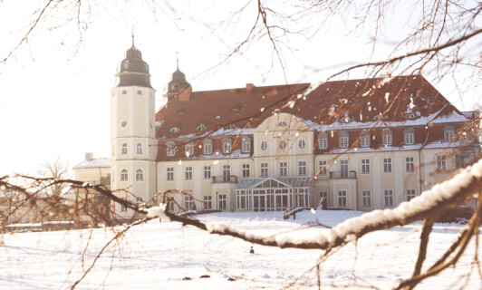 Winterurlaub im verschneiten Schlosshotel Fleesensee