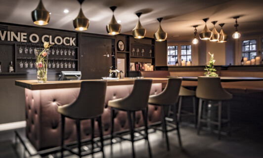 Die Bar der Eventlocation Schlosstafel im Keller des Schloss Fleesensee.