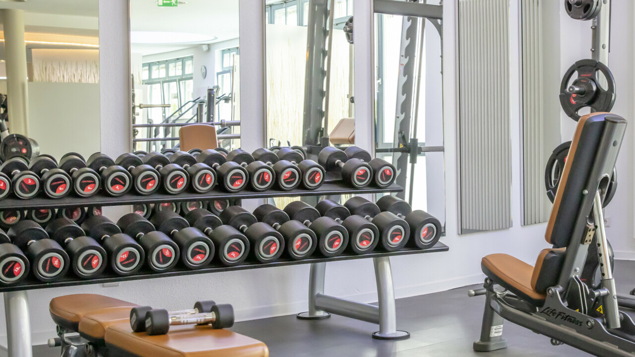 Hanteln im Fitnessbereich von Schloss Fleesensee.