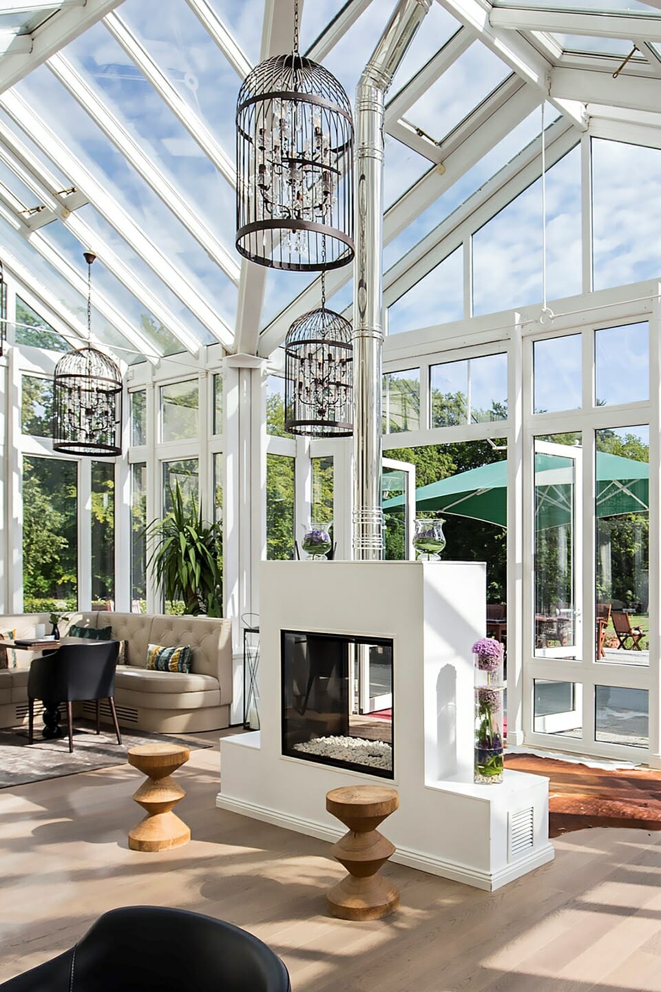 Das Restaurant im Wintergarten des Schloss Fleesensee.