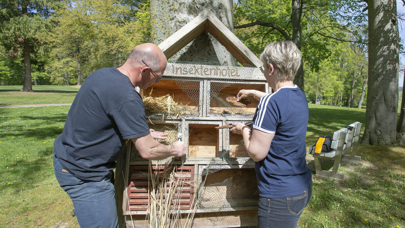 Das Insektenhotel im Schlosspark des Schlosshotels Fleesensee.