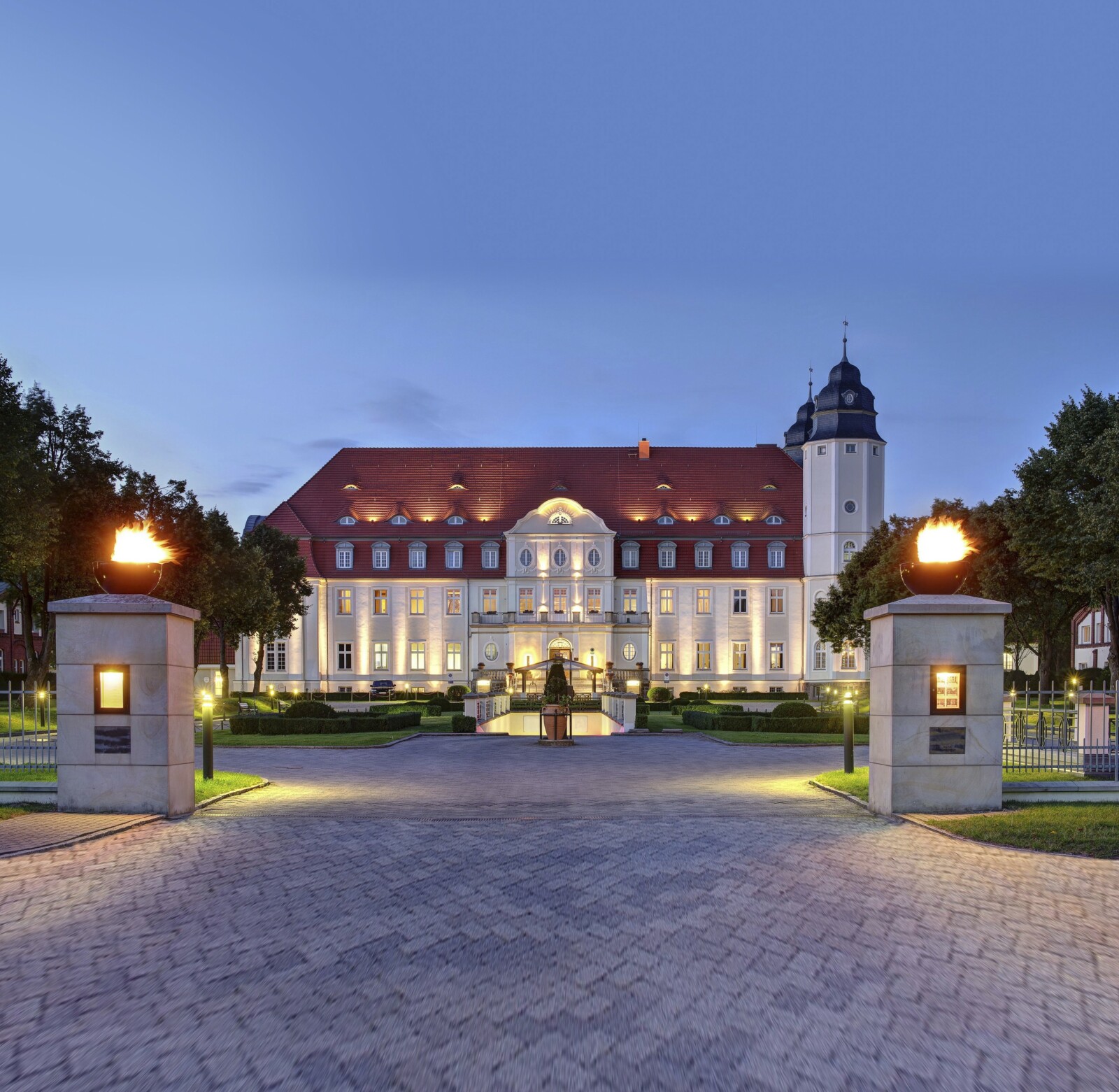 Das Tor des Schlosshotels Fleesensee.