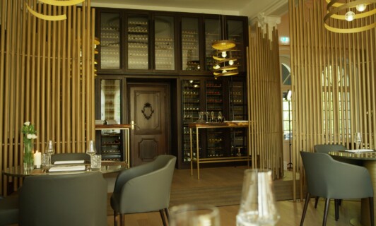 Das Chambrair Weinregal im Restaurant Blüchers.