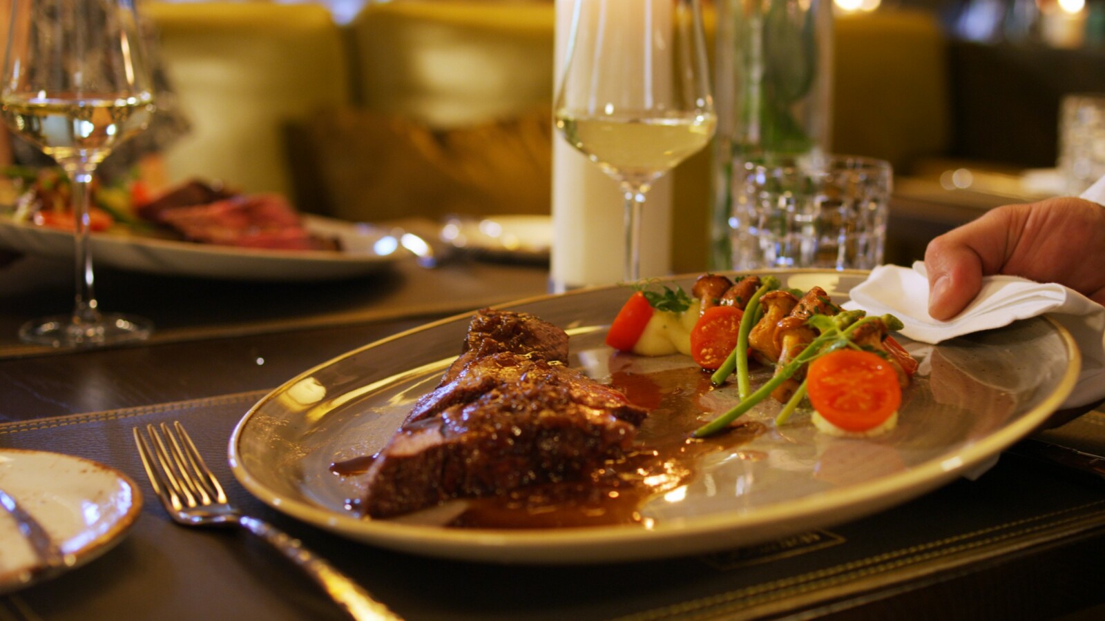 Steak mit Pilzen im Blüchers Restaurant.