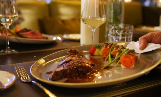 Steak mit Pilzen im Blüchers Restaurant.