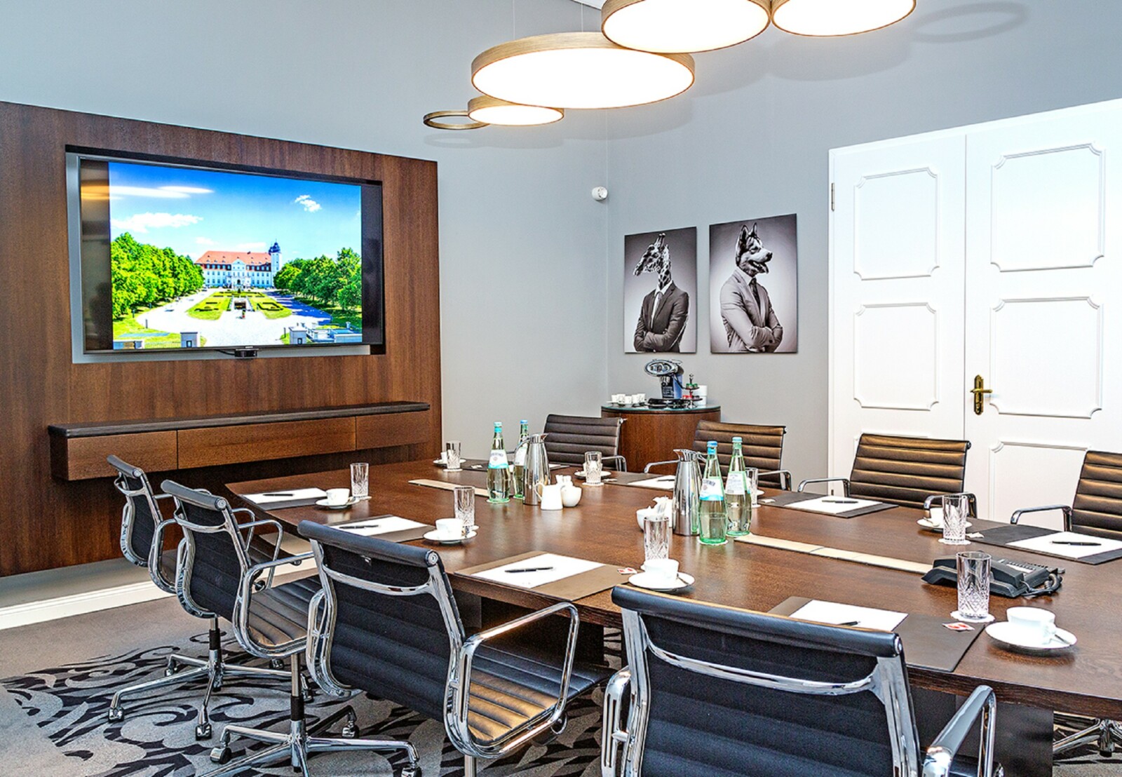 Der Boardroom 1 für Meetings und Tagungen im Schloss Fleesensee.