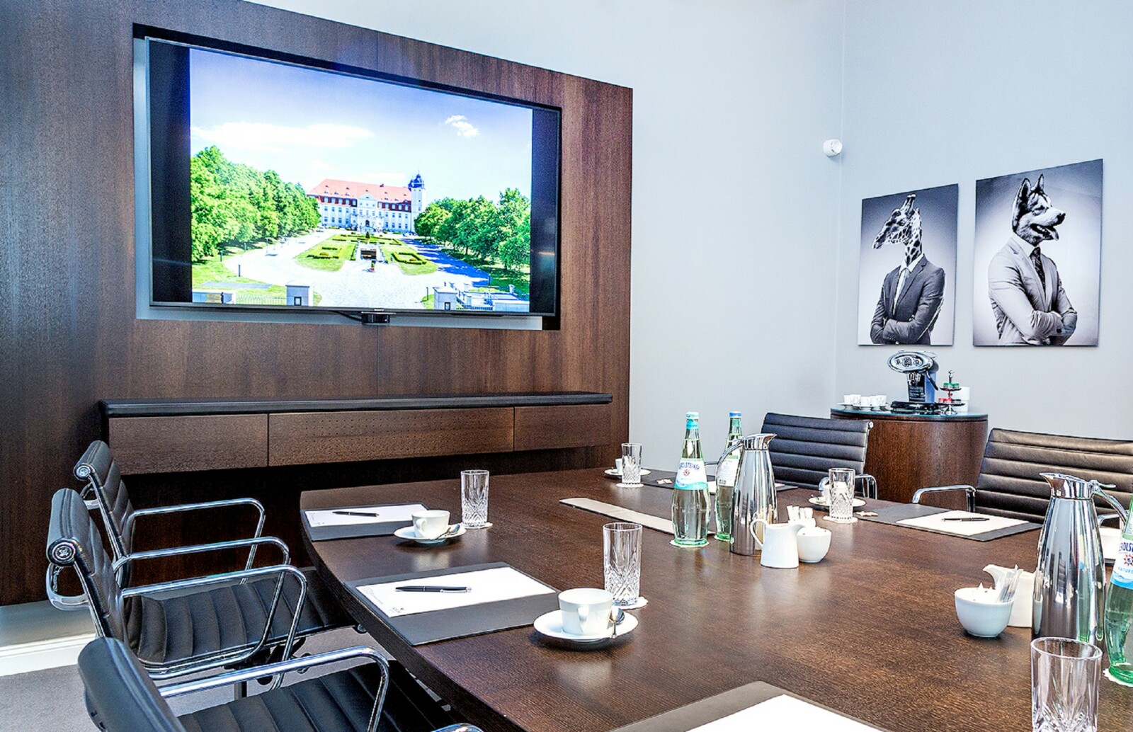 Der Boardroom 1 für Meetings und Tagungen im Schloss Fleesensee.