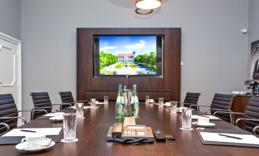 Der Boardroom 1 für Meetings und Tagungen im Schloss Fleesensee.