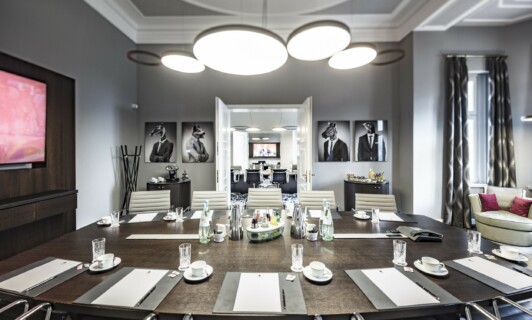 Der Boardroom 1 für Meetings und Tagungen im Schloss Fleesensee.