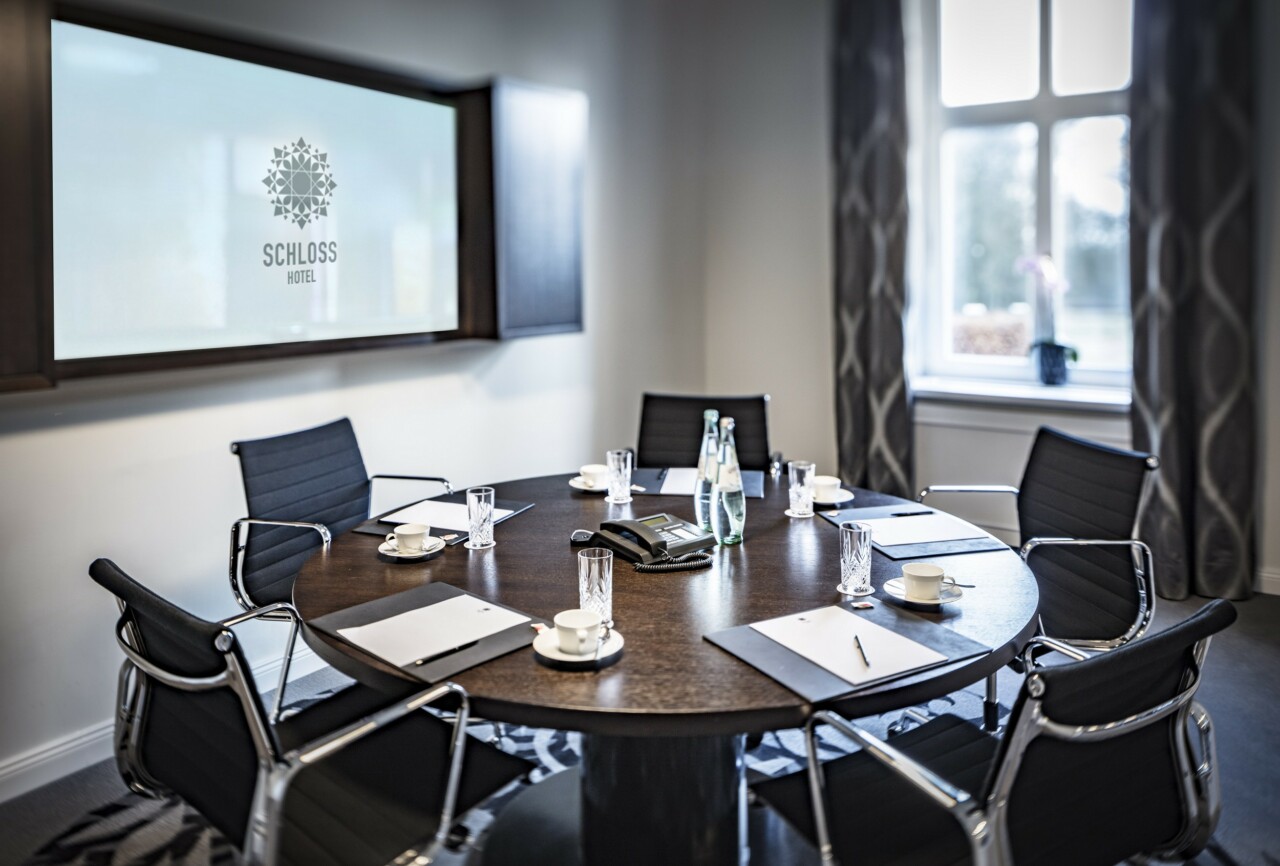 Der Boardroom 3 für Tagungen und Meetings im Schloss Fleesensee.