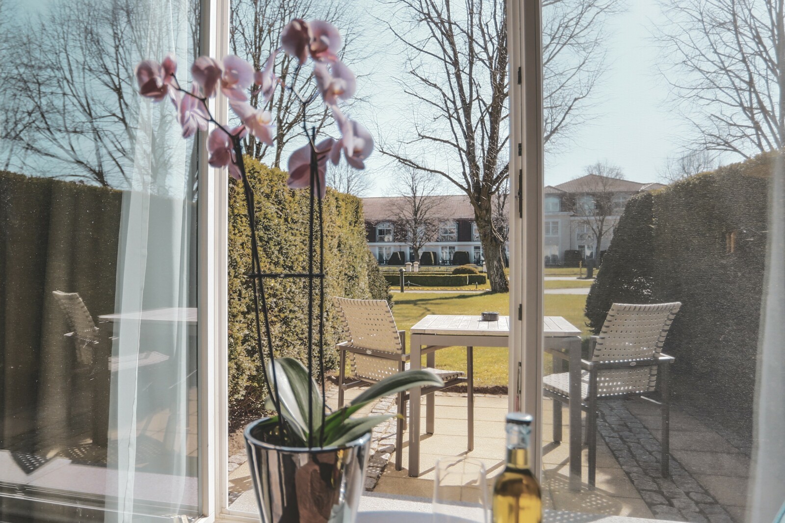 Die Terrasse der Deluxe Suite im Schloss Fleesensee.