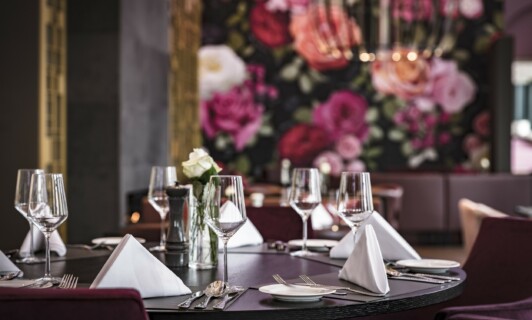 Tisch in der Orangerie im Schlosshotel Fleesensee.