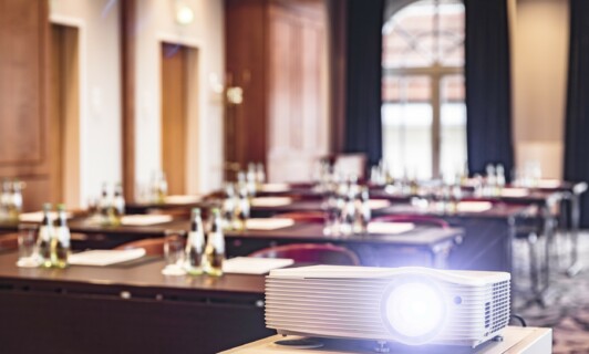 Ein Beamer im Saal aus den drei kleinen Sälen Reuter, Wossidlo und Lilienthal.