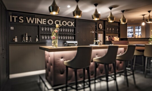 Die Bar im Raum Schlosstafel im Keller des Schloss Fleesensee.