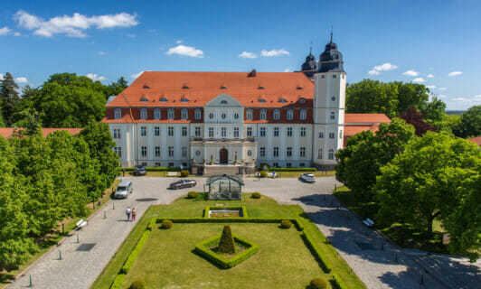 Auffahrt des Schloss Fleesensee