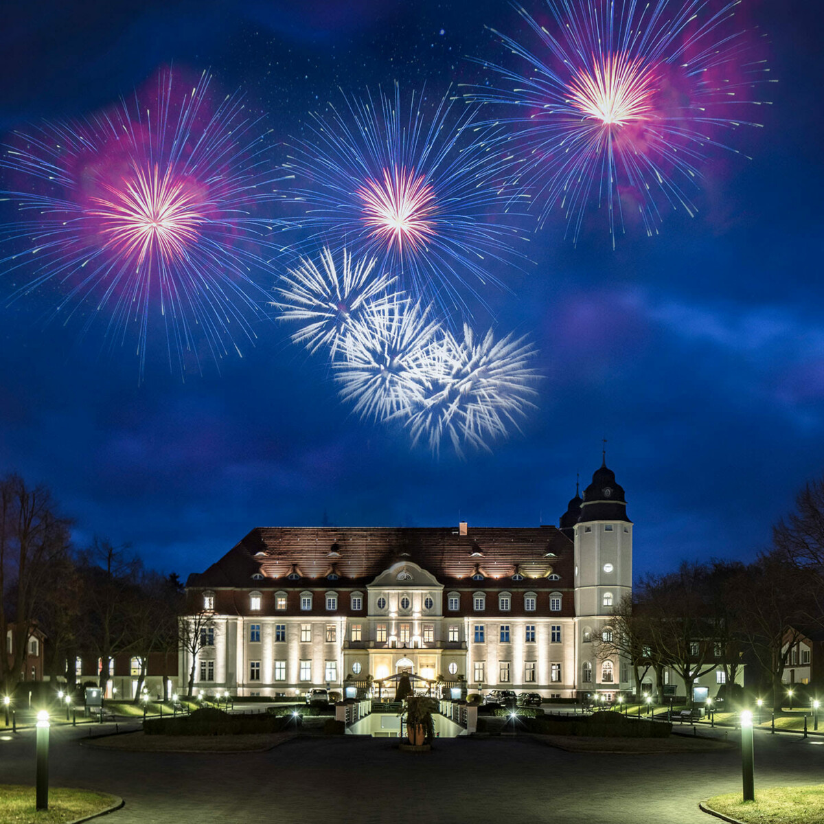 Feuerwerk über dem Schloss Fleesensee.