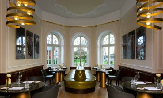 Der Gastraum im Restaurant Blüchers im Schloss Fleesensee.
