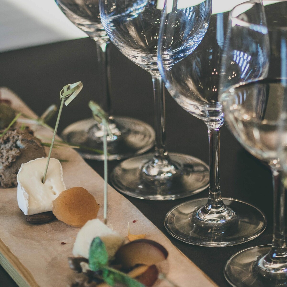 Weintasting mit Käsebrett