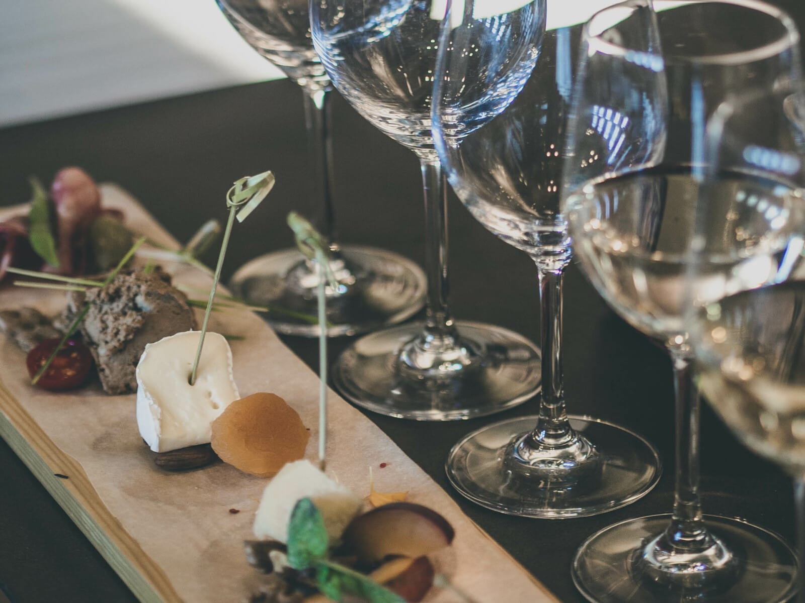 Weintasting mit Käsebrett