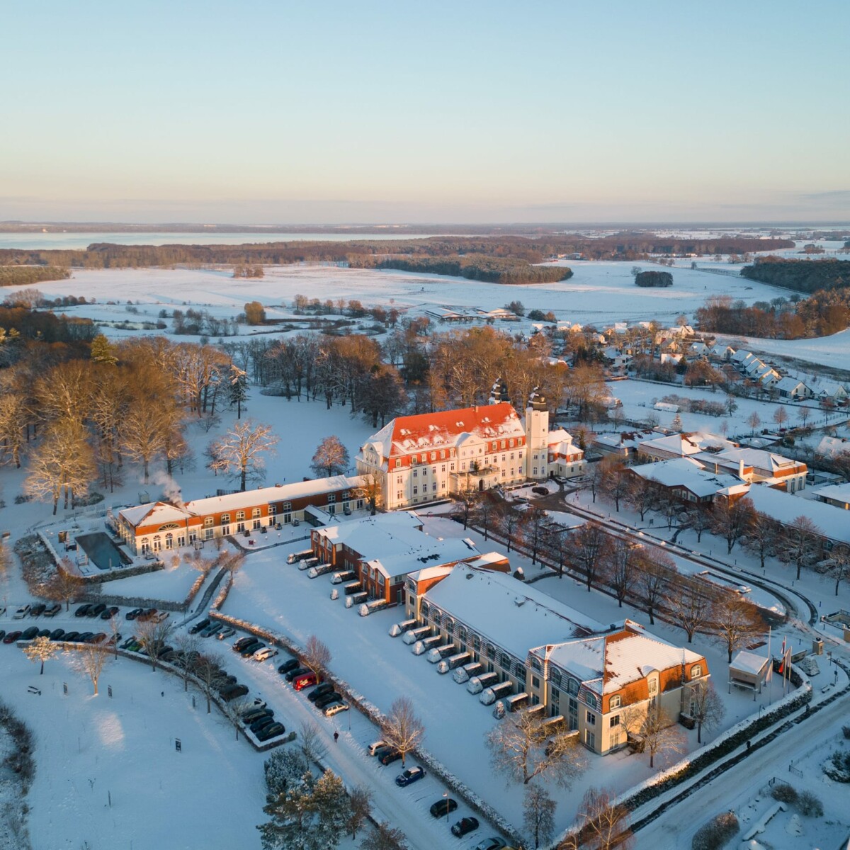 Luftaufnahme Schloss Fleesensee im Winter