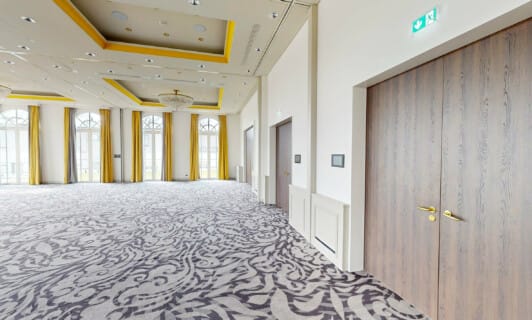 leerer, heller Saal zum mieten für Veranstaltungen und Tagungen im Schlosshotel Fleesensee Mecklenburg Vorpommern