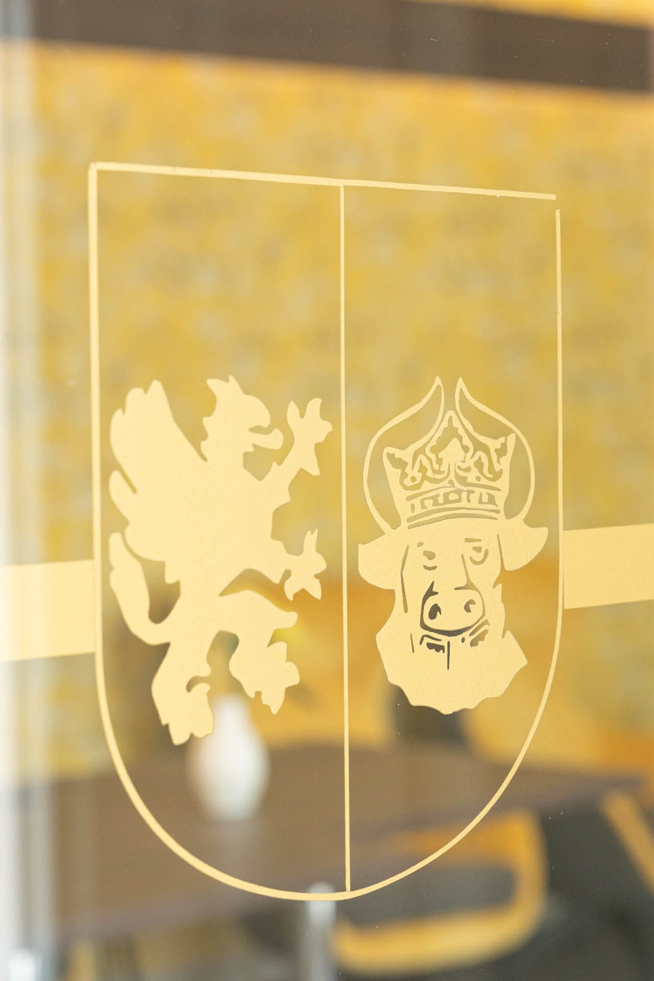 Detailaufnahme Mecklenburg-Vorpommern Wappen im Tagungshotel nahe der Ostsee