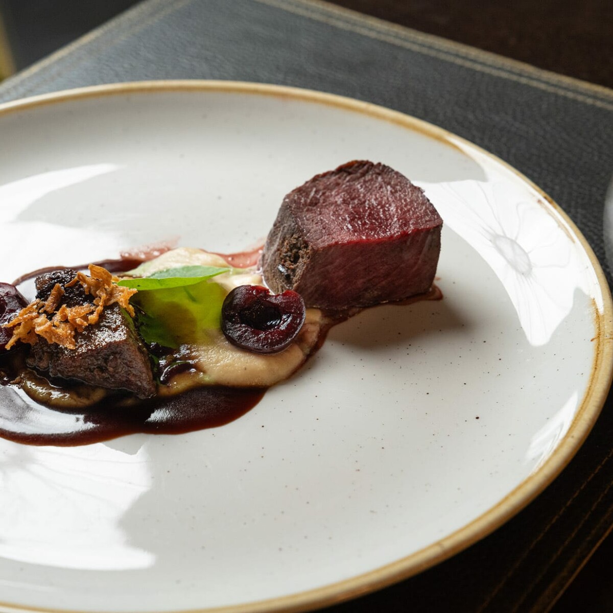 Kartoffelpüree mit zartem Fleisch im Gourmetrestaurant Mecklenburg Vorpommern